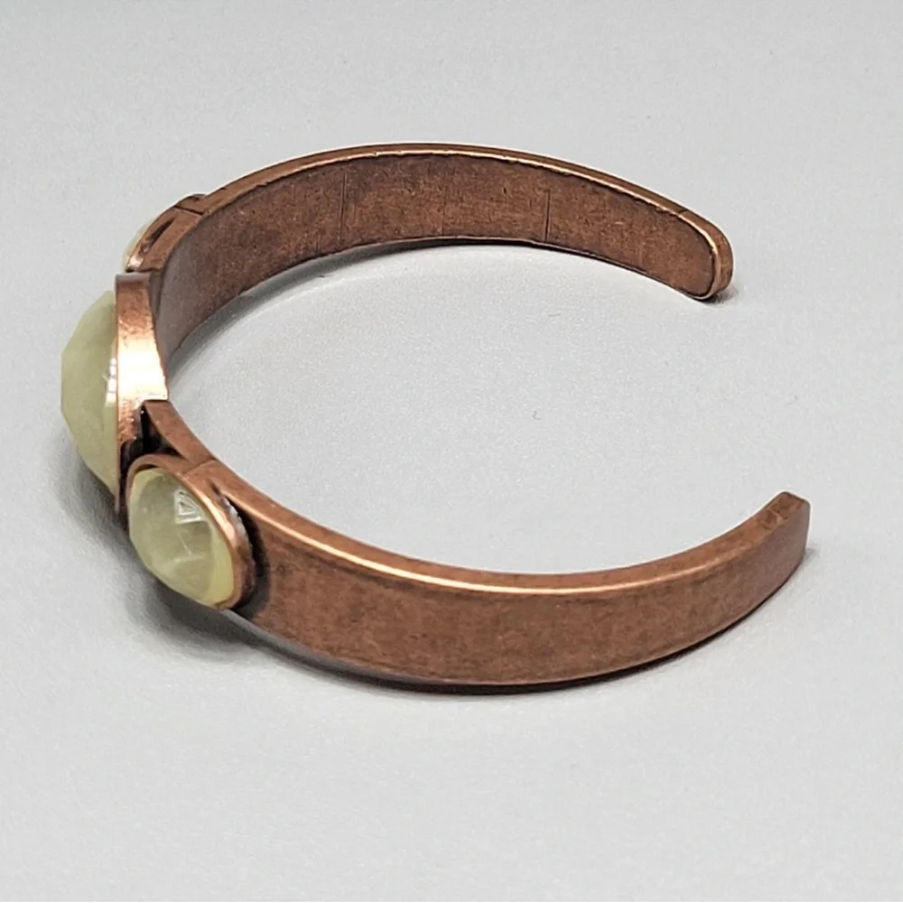 ❤️SOLD❤️ Copper Bracelet Cuff White Acrylic Cabochon Signed - Picture 3 of 8